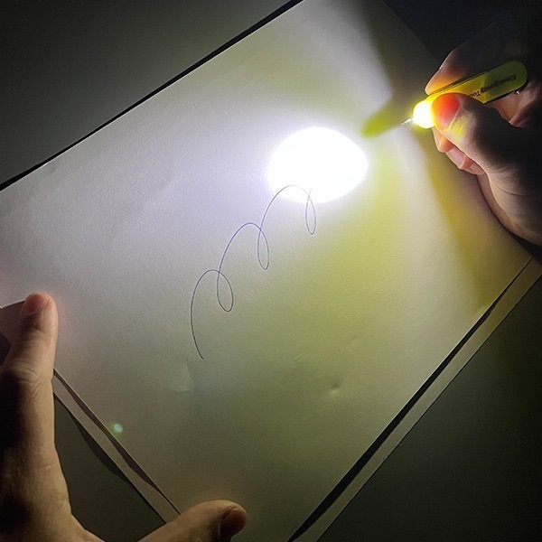 ✨LIGHT EMERGING ・ HANDS OF LIGHT✨ 2冊セット ビクトリノックス エマージェンシーツール シグネチャーライト｜消防